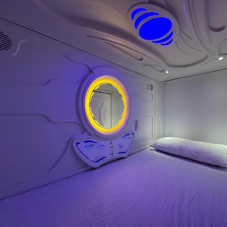 Hostel Space Capsule-3